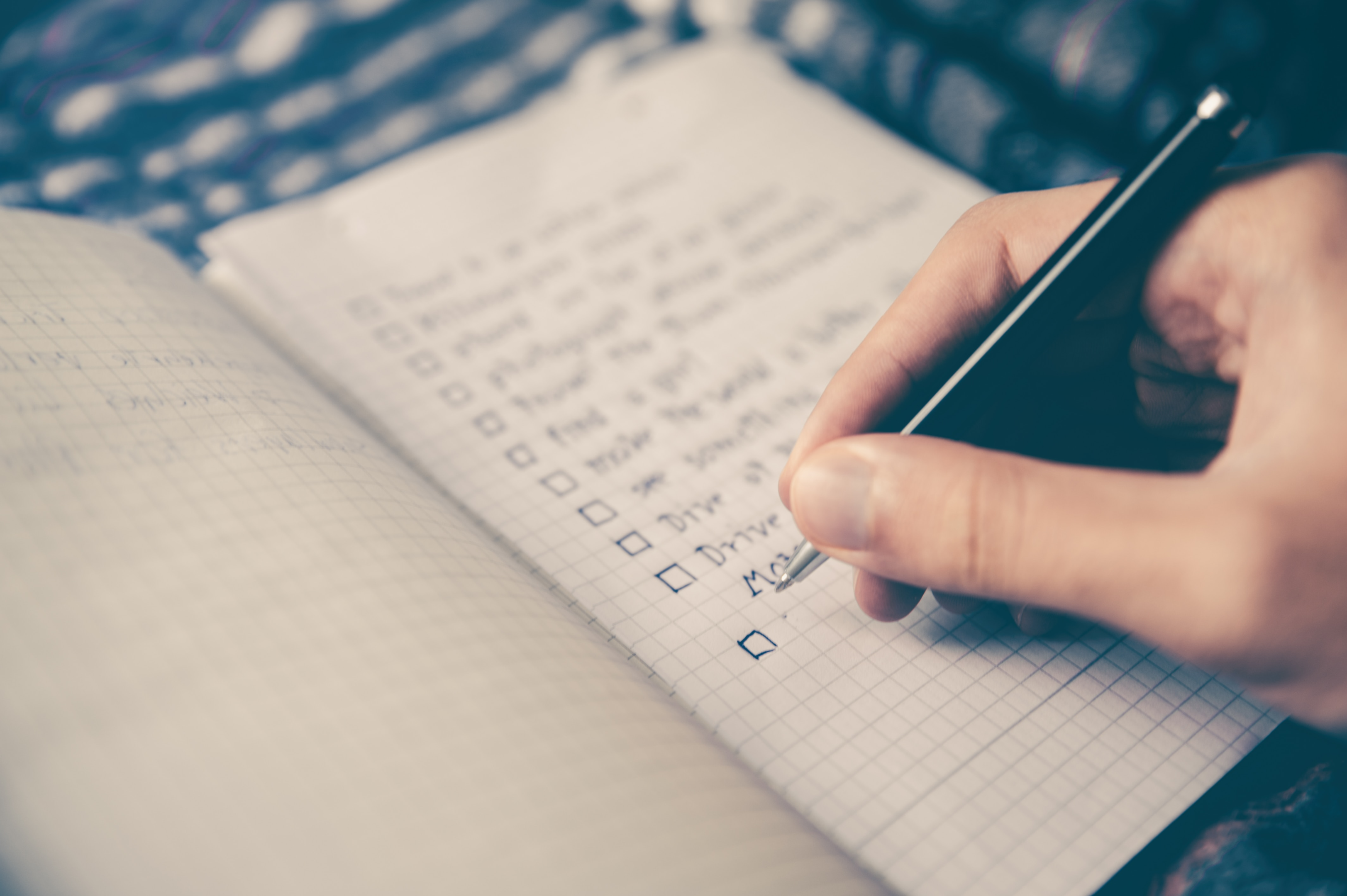 A person creating list-based articles